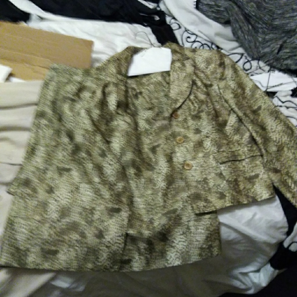 A two pice skirt  set